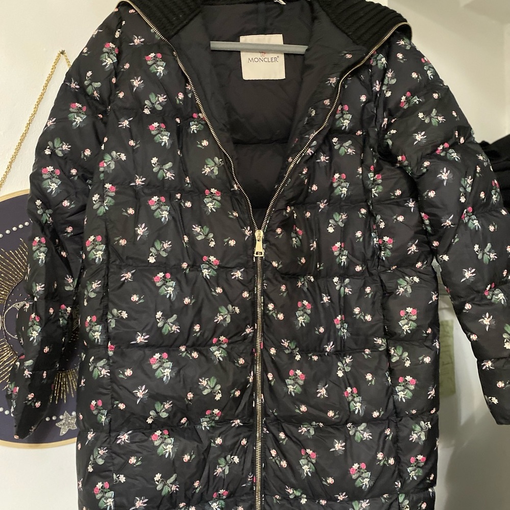 Black light weight coat with flowers